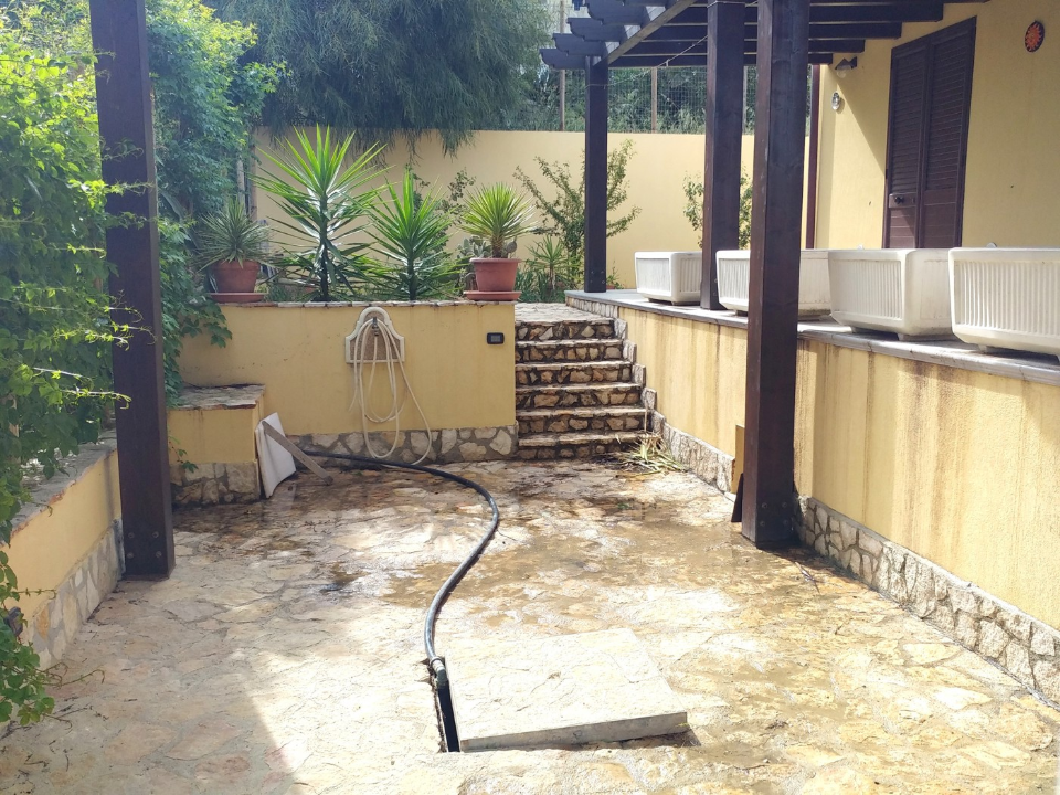 Villa - Image 2