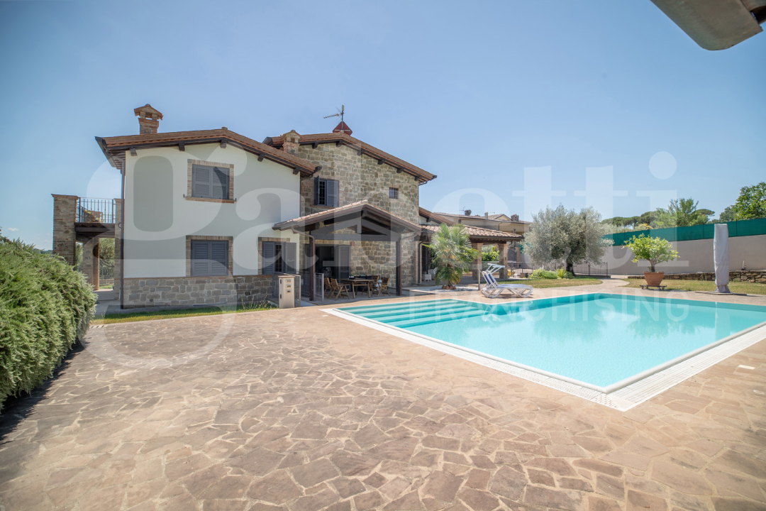 Villa - Image 2