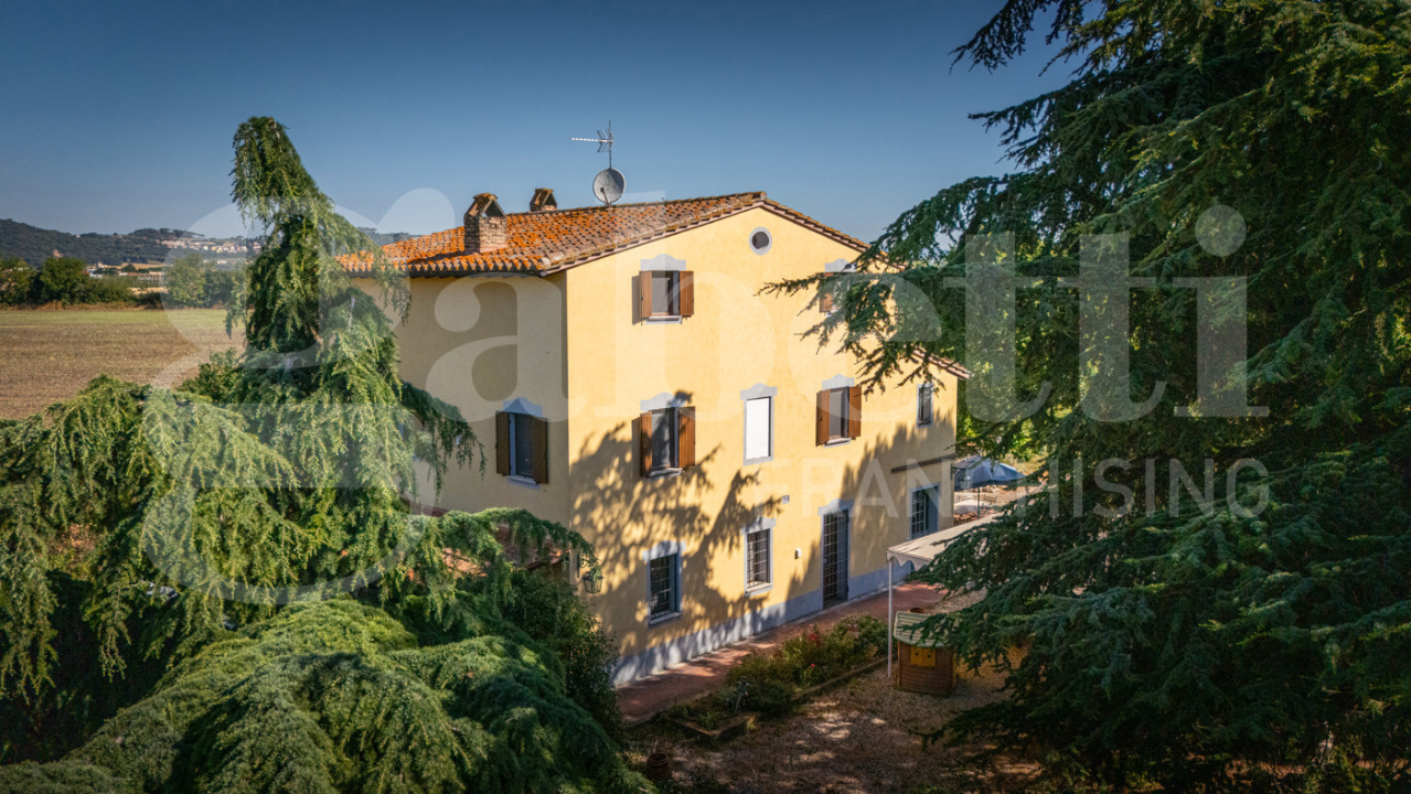 Villa - Image 2