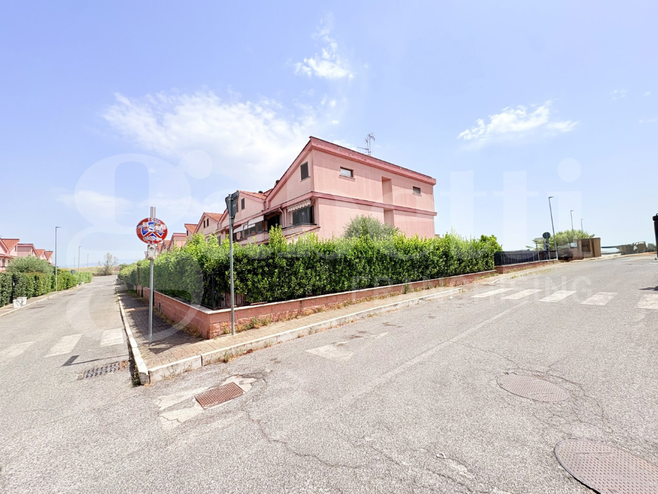 Villa - Image 2