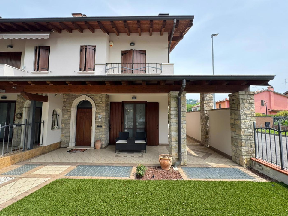 Villa - Image 2