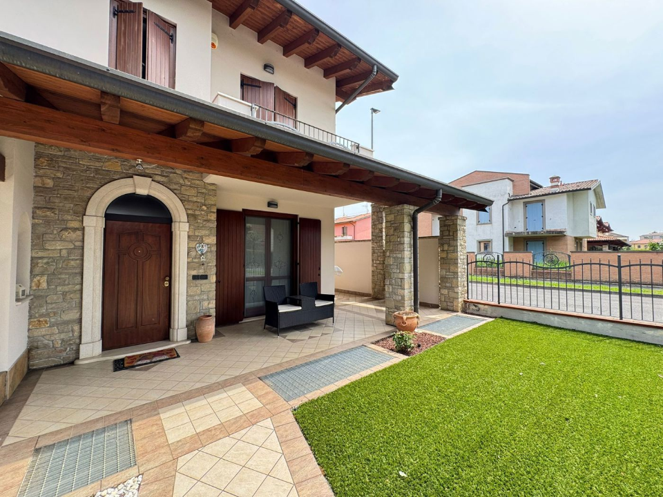 Villa - Image 1
