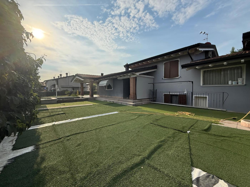 Villa - Image 1