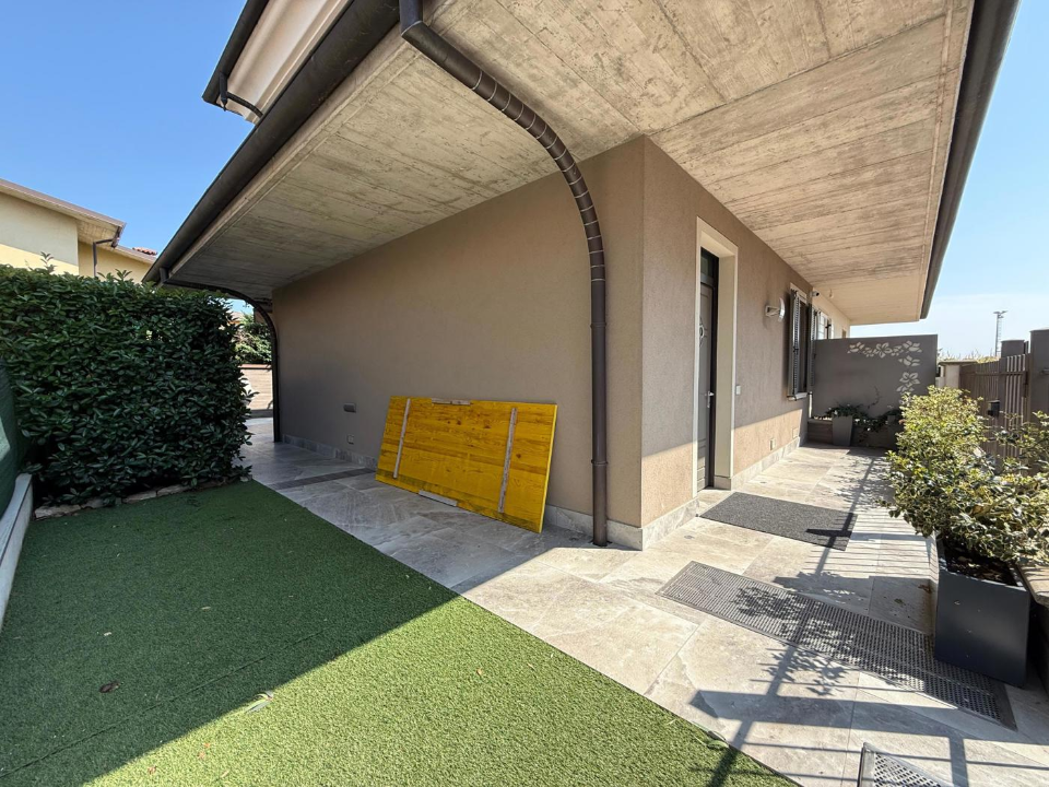 Villa - Image 2