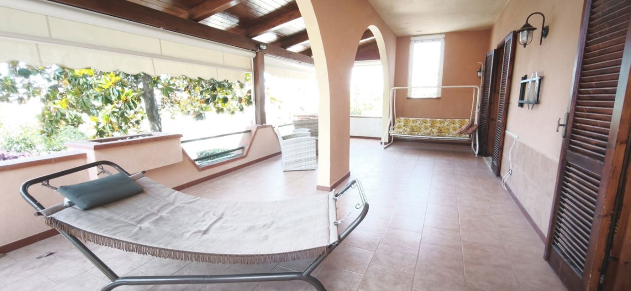 Villa - Image 1