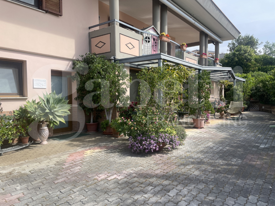 Villa - Image 3