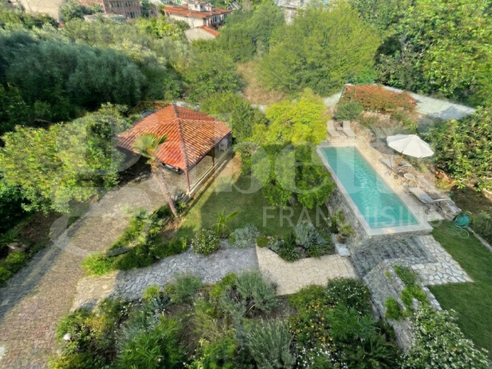Villa - Image 2