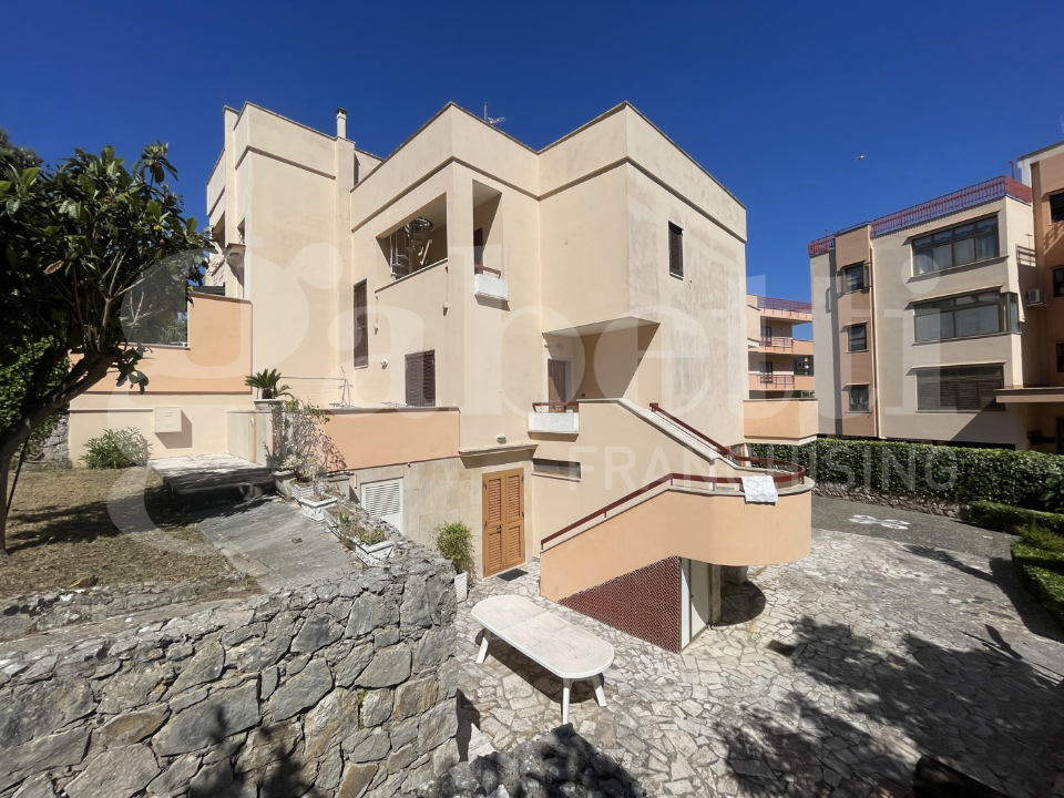 Villa - Image 1