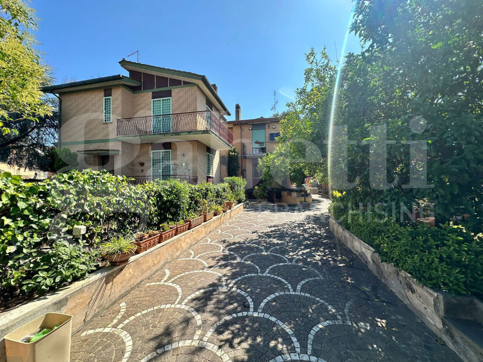 Villa - Image 1