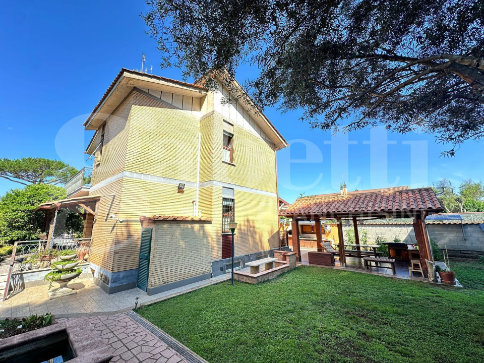 Villa - Image 2