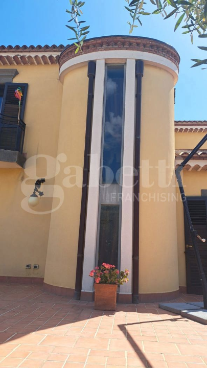 Villa - Image 8