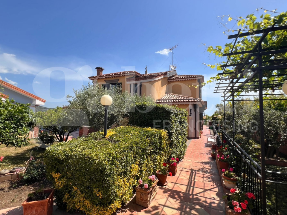 Villa - Image 3