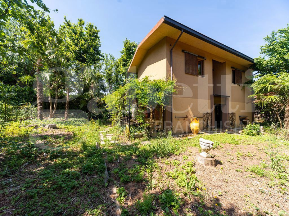 Villa - Image 1