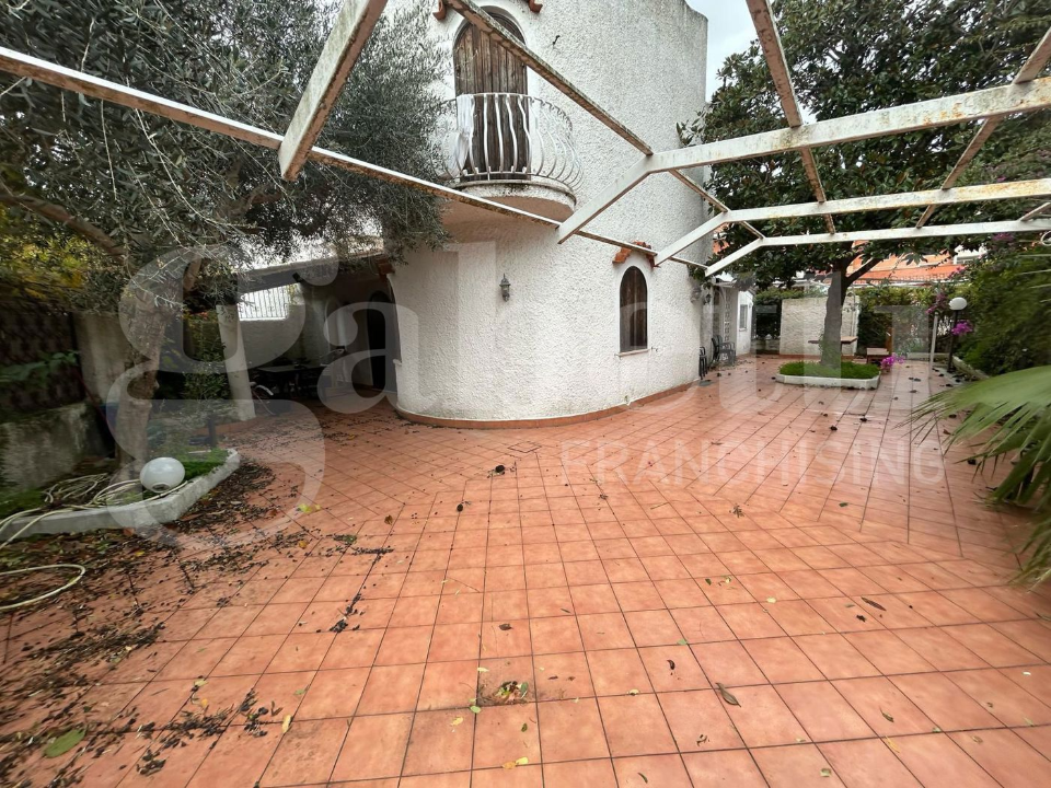Villa - Image 3