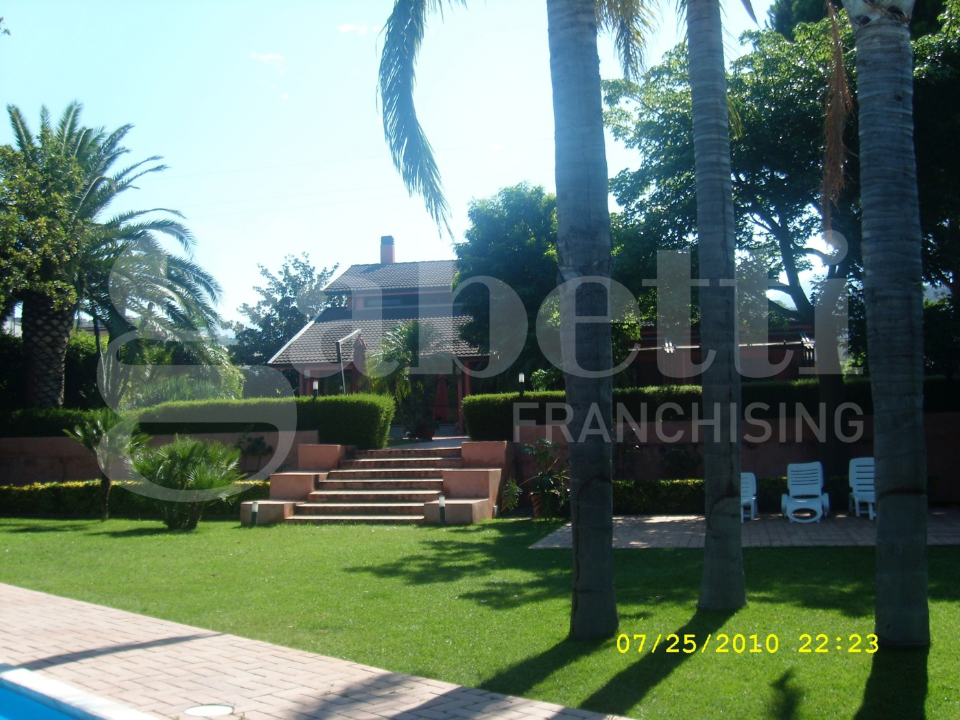 Villa - Image 2