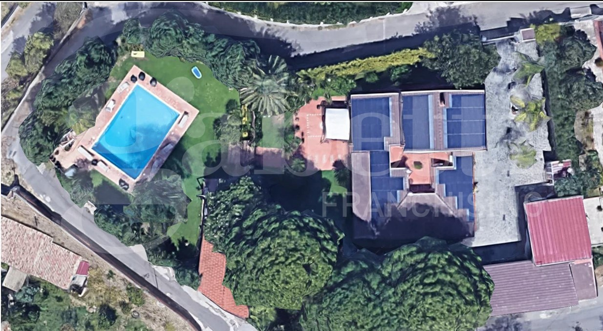 Villa - Image 1