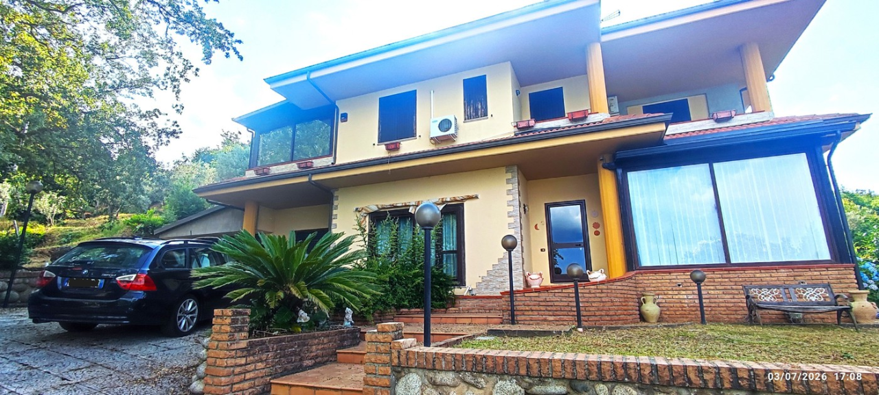 Villa - Image 1