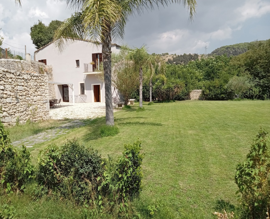 Villa - Image 1