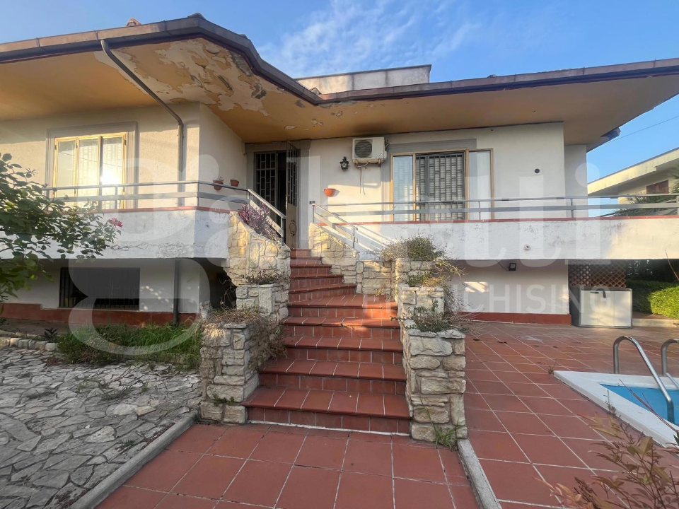 Villa - Image 1