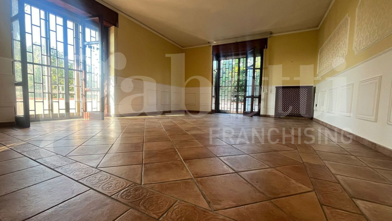 Villa - Image 2