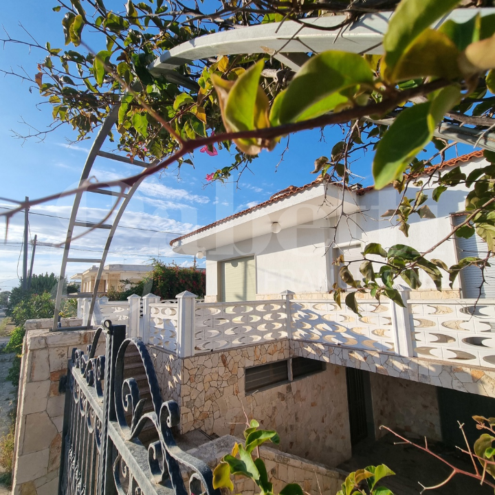 Villa - Image 1