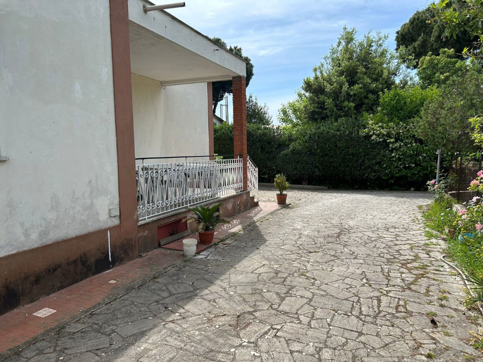 Villa - Image 2