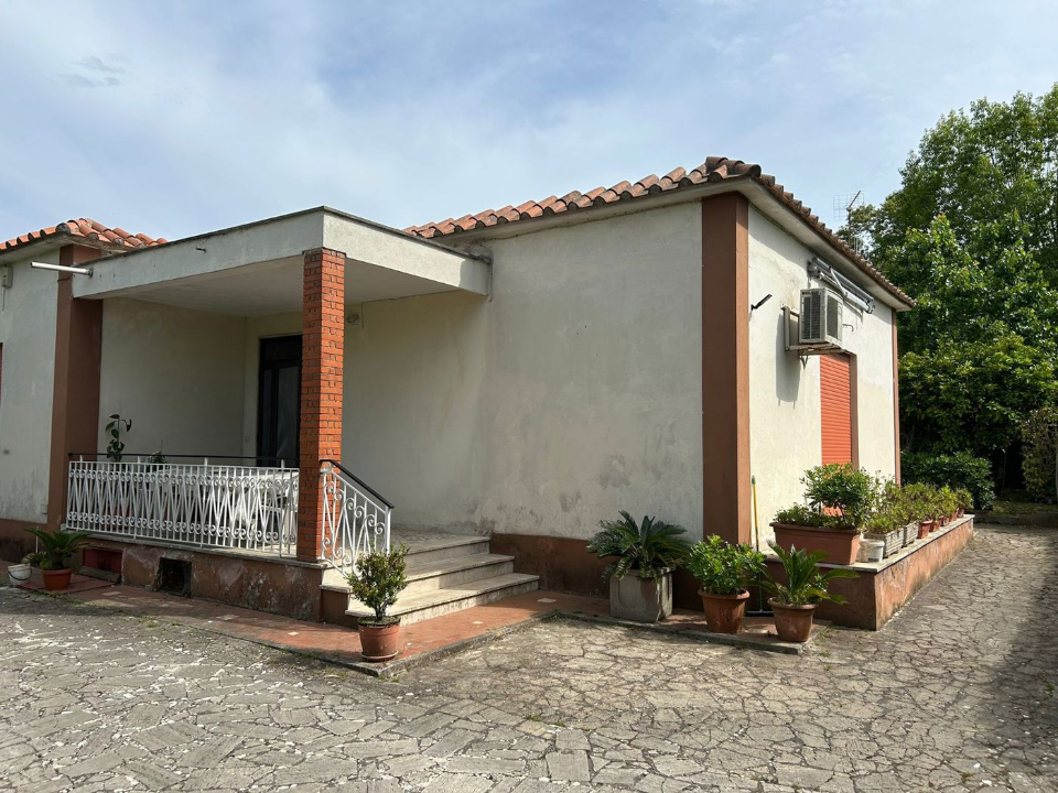 Villa - Image 1