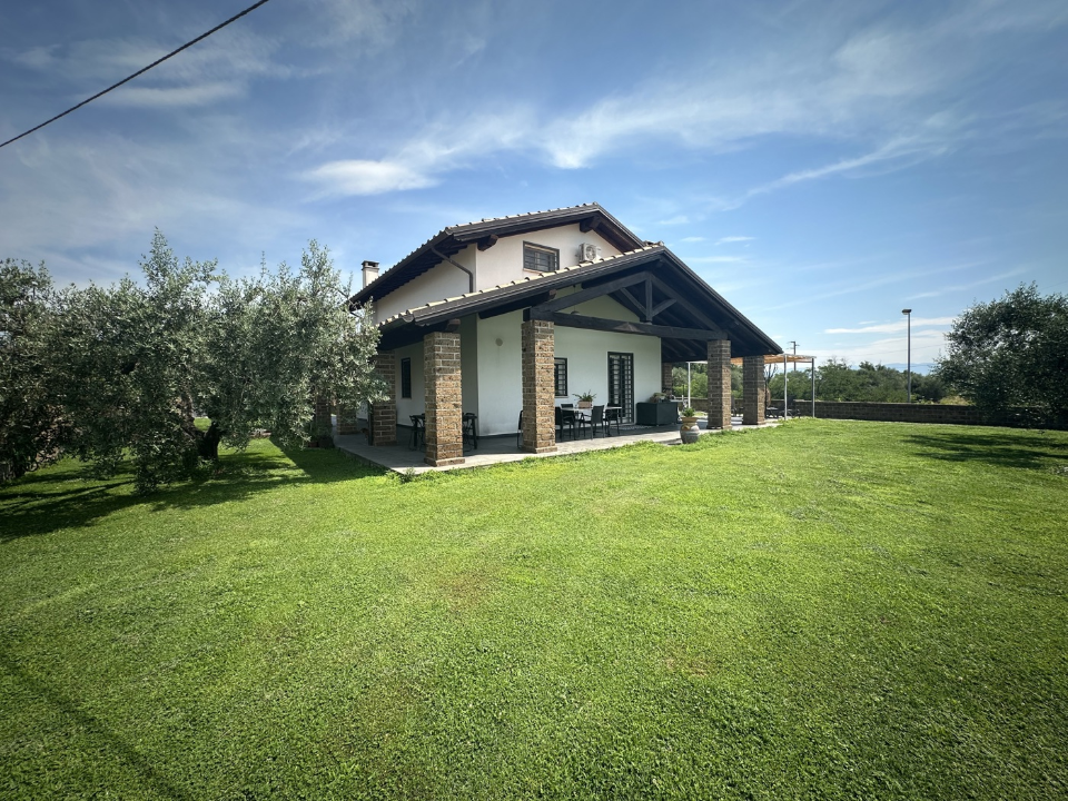 Villa - Image 1