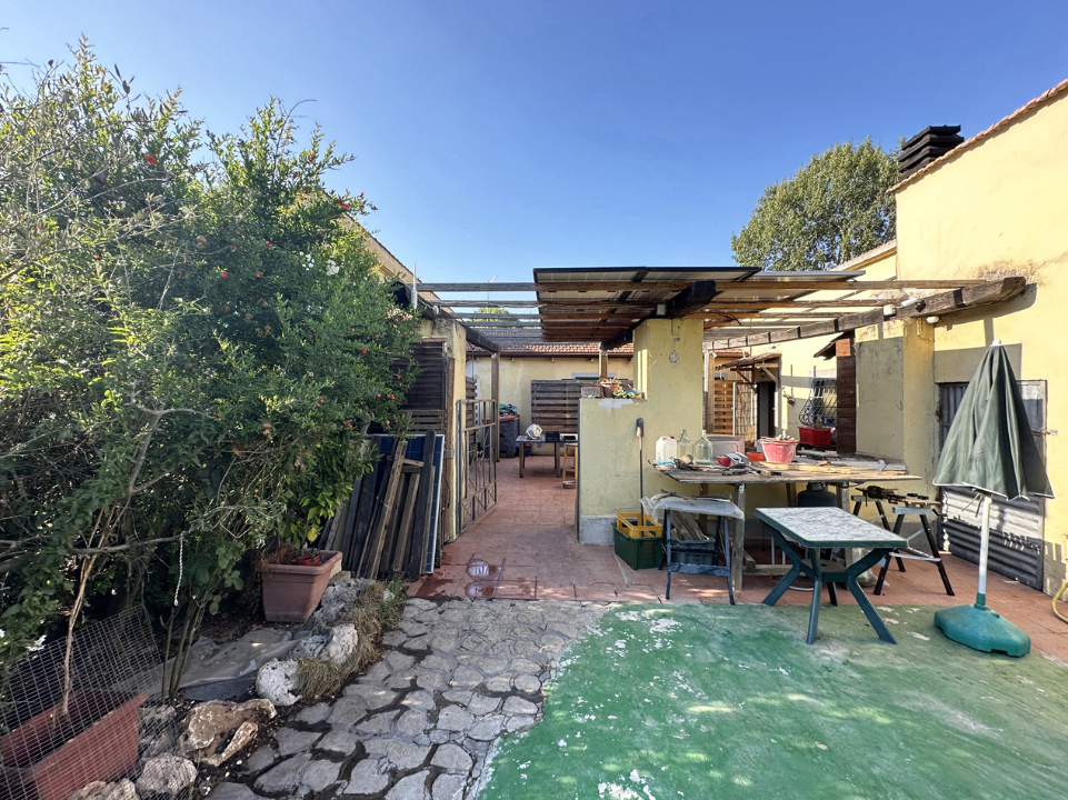 Villa - Image 2