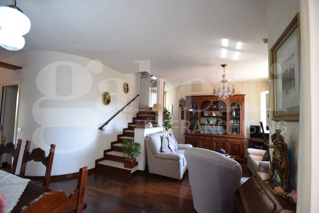 Villa - Image 2