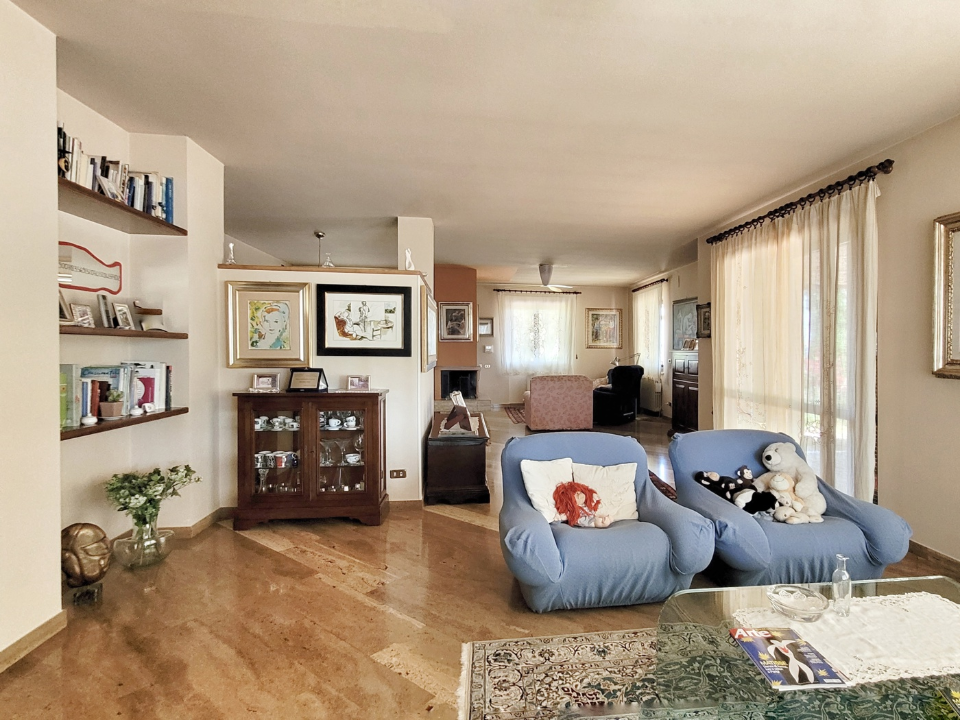 Villa - Image 5