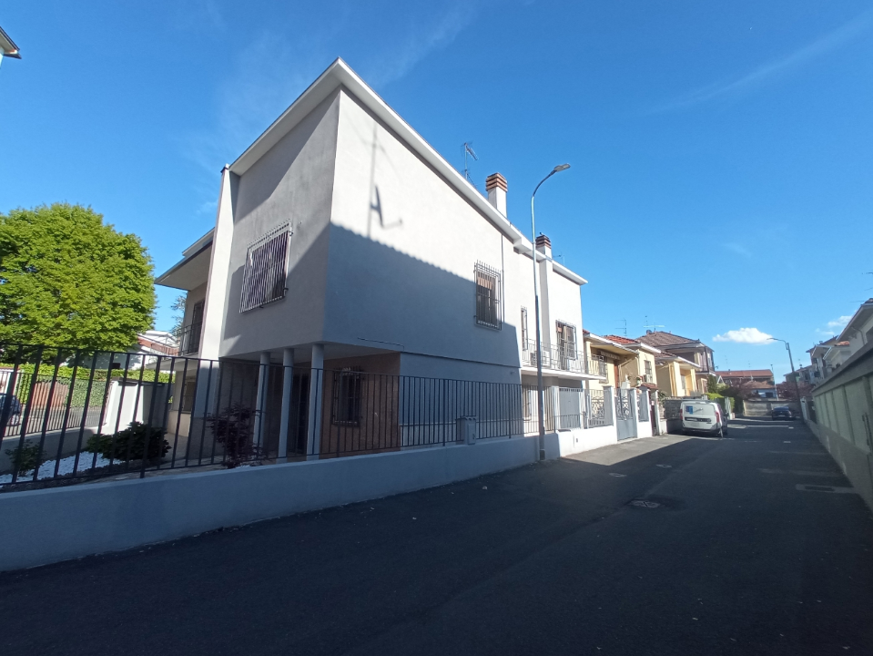 Villa - Image 1