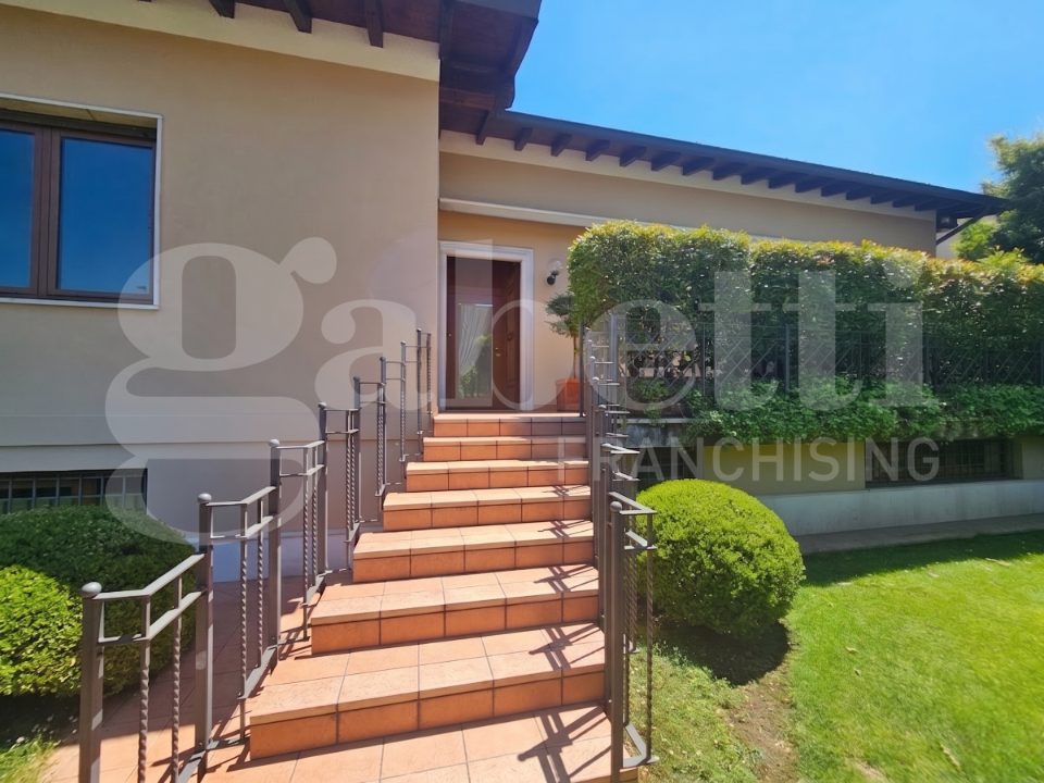 Villa - Image 2