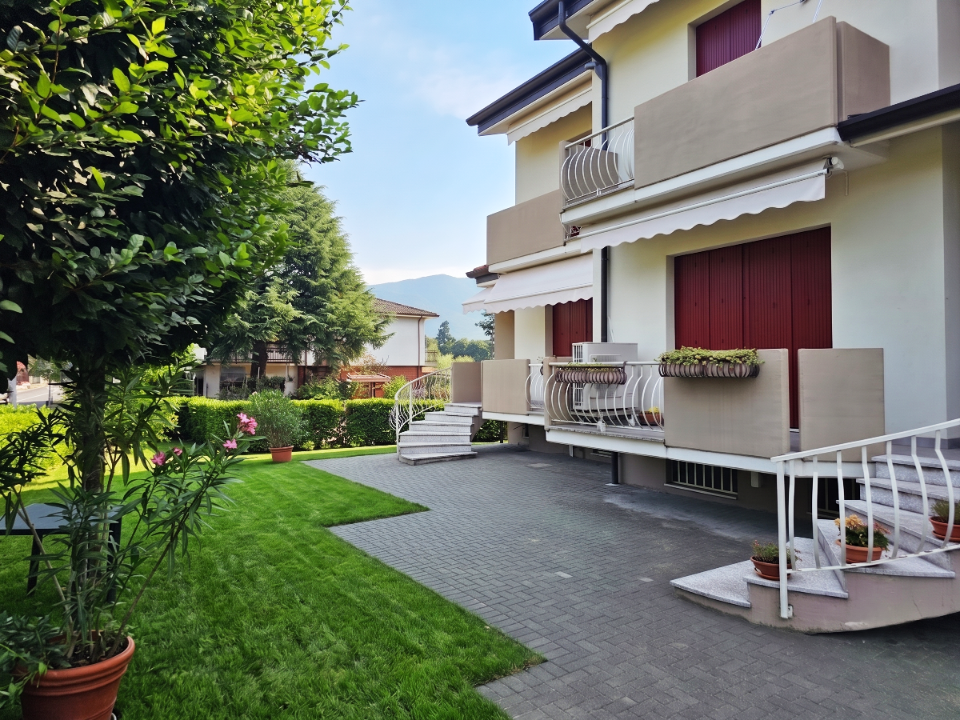 Villa - Image 1