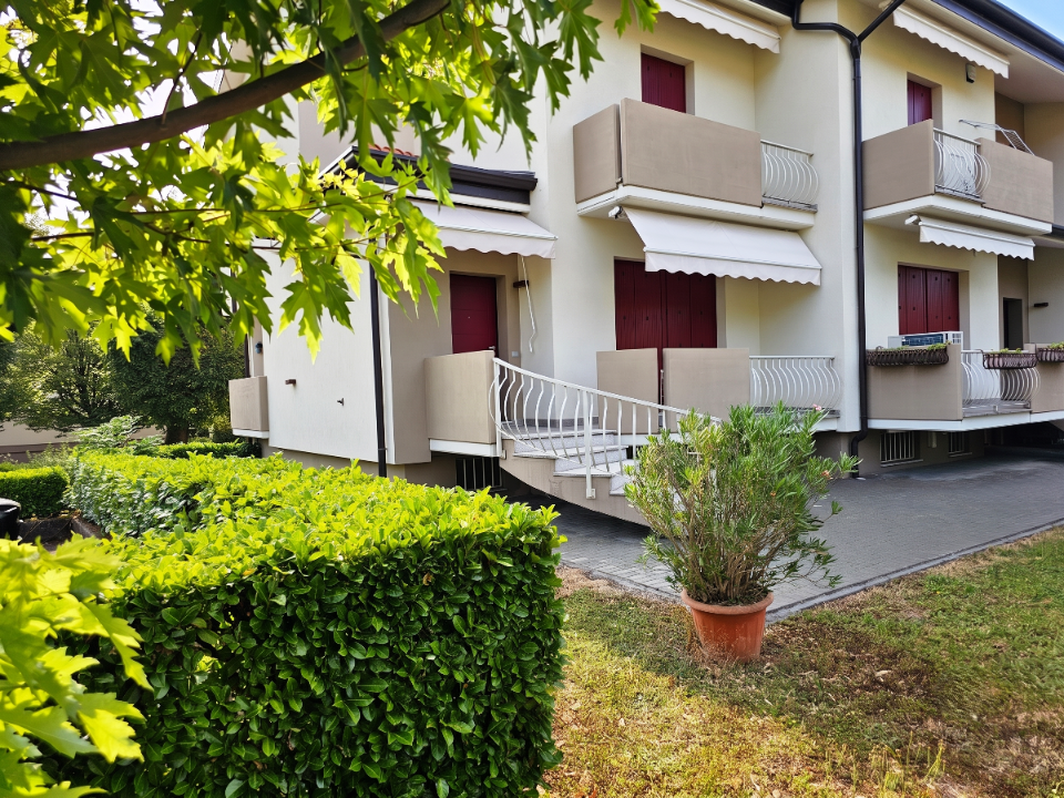 Villa - Image 2