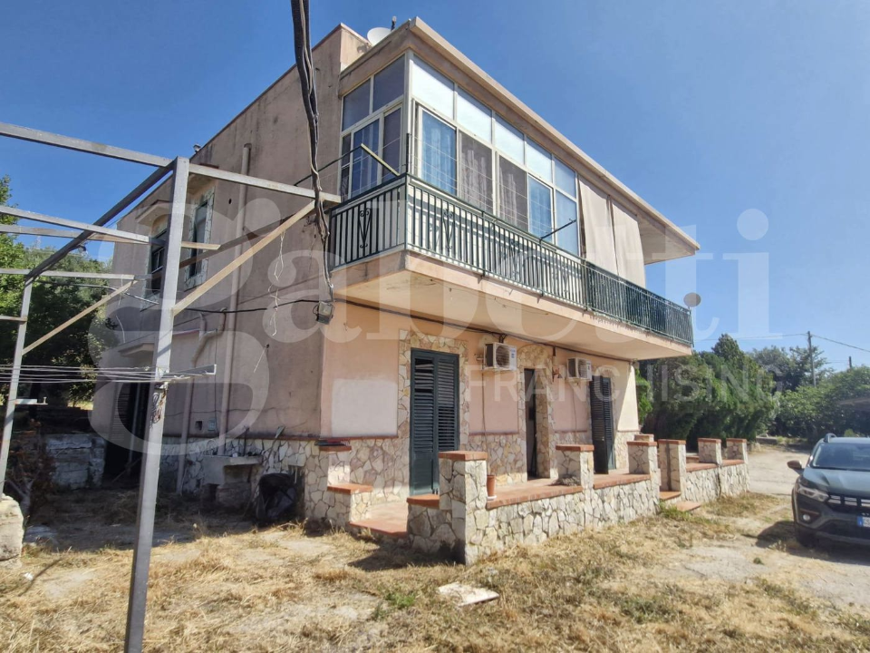 Villa - Image 1
