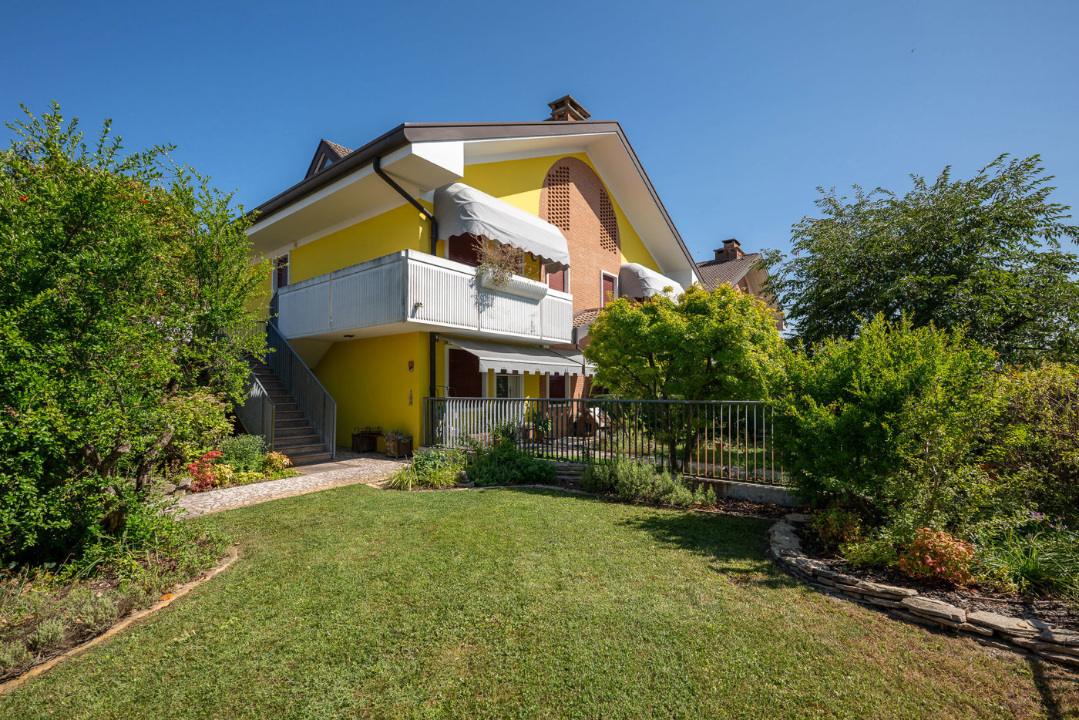 Villa - Image 1