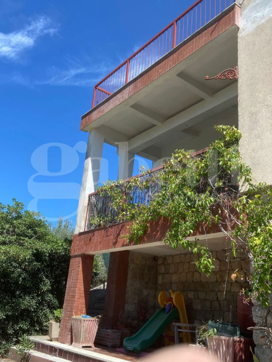 Villa - Image 2