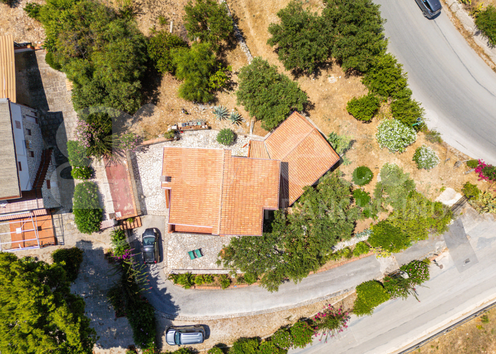 Villa - Image 2