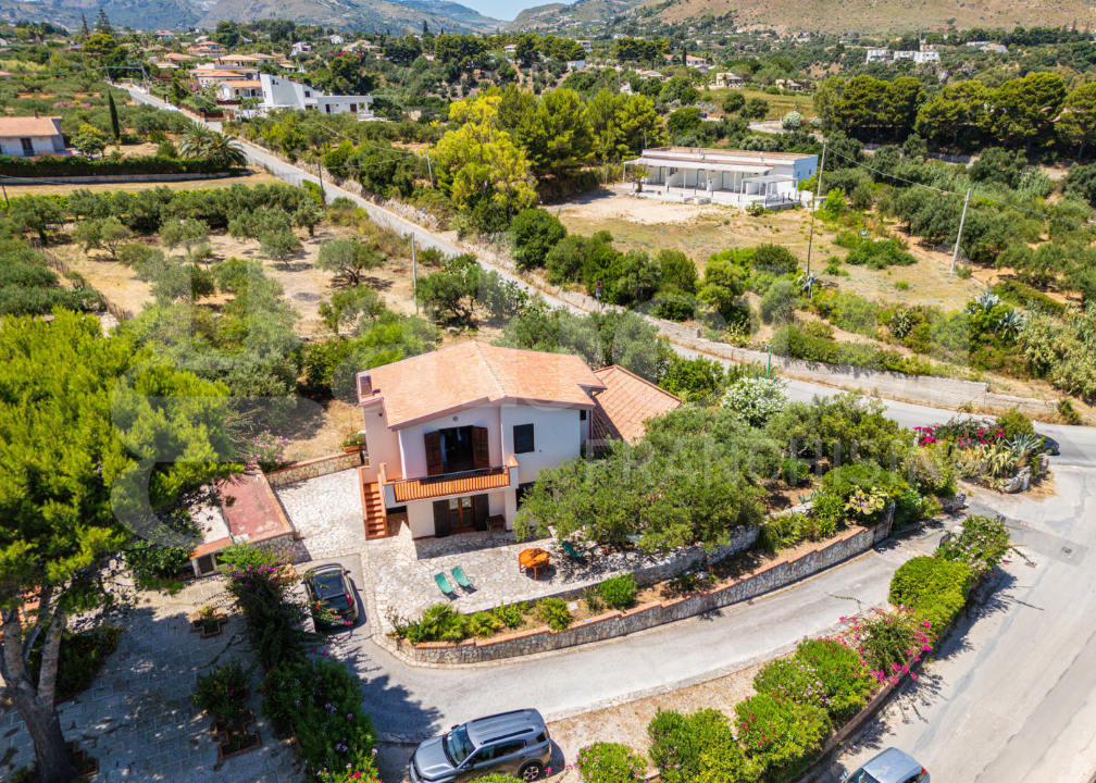 Villa - Image 1