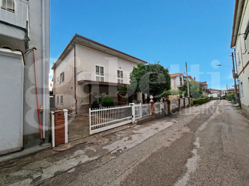 Villa - Image 1