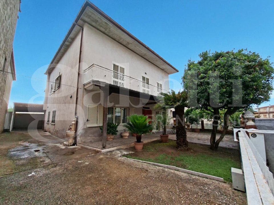 Villa - Image 2
