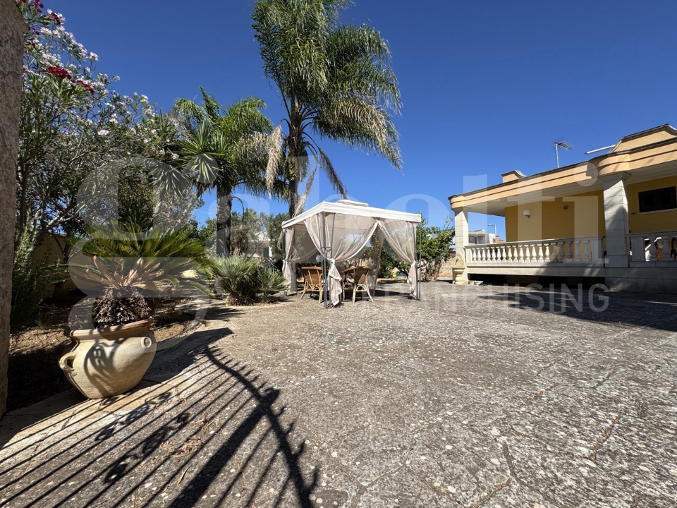 Villa - Image 2
