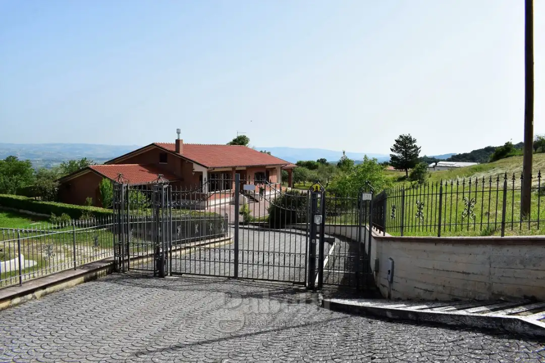 Villa - Image 1