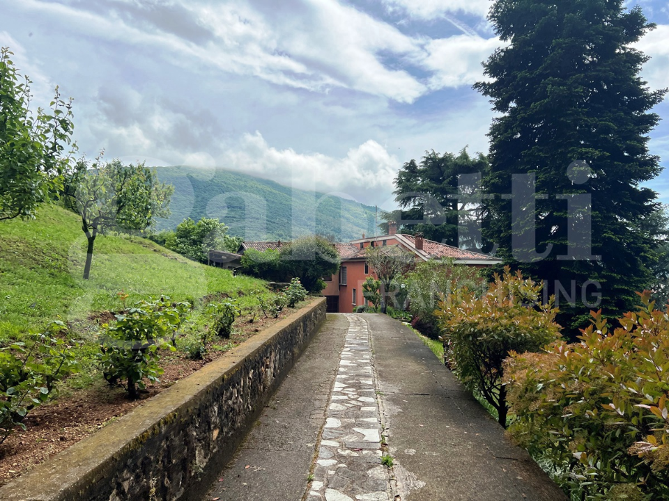 Villa - Image 2