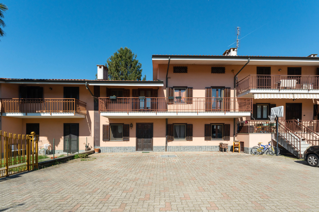 Villa - Image 1