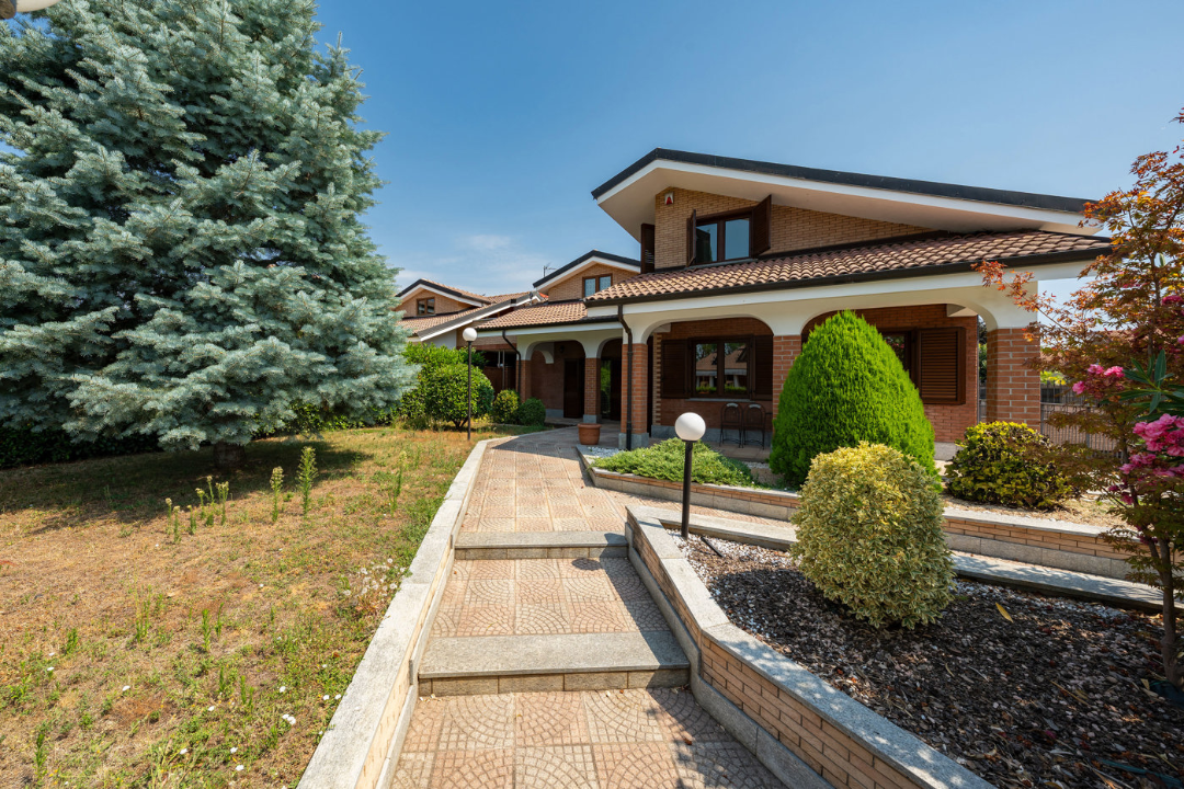 Villa - Image 1