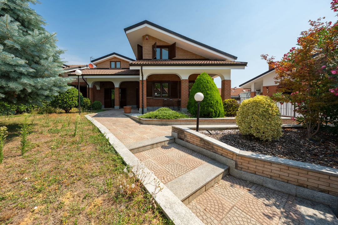 Villa - Image 2