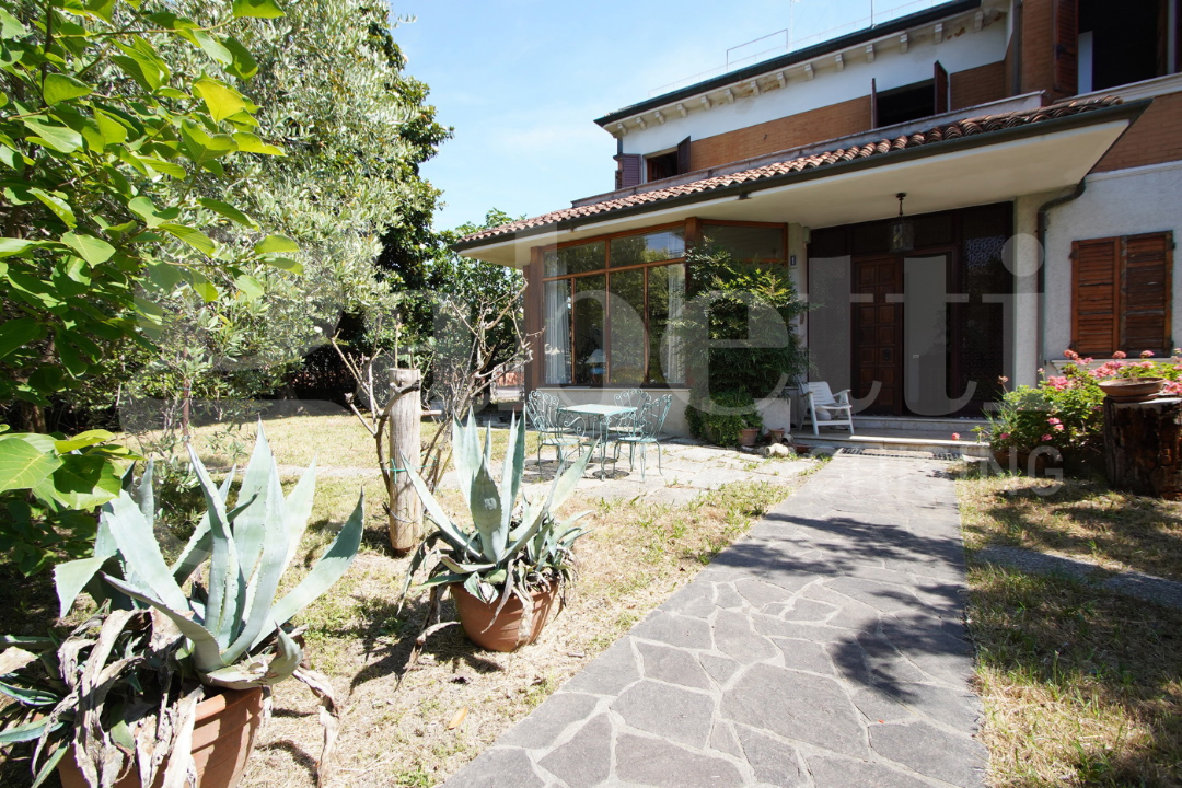 Villa - Image 3