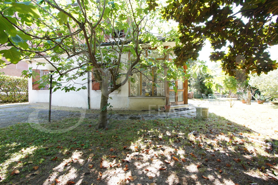 Villa - Image 2
